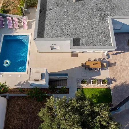 D'house Villa