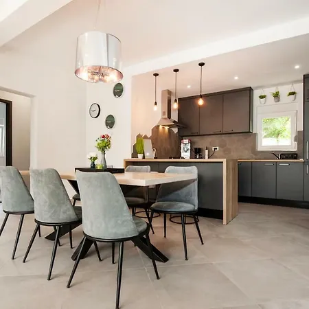 D'house Villa